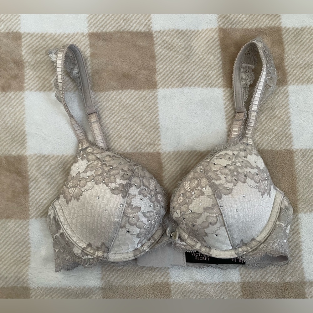 Victoria's Secret Lace Bra in Cream and Grey size 32B